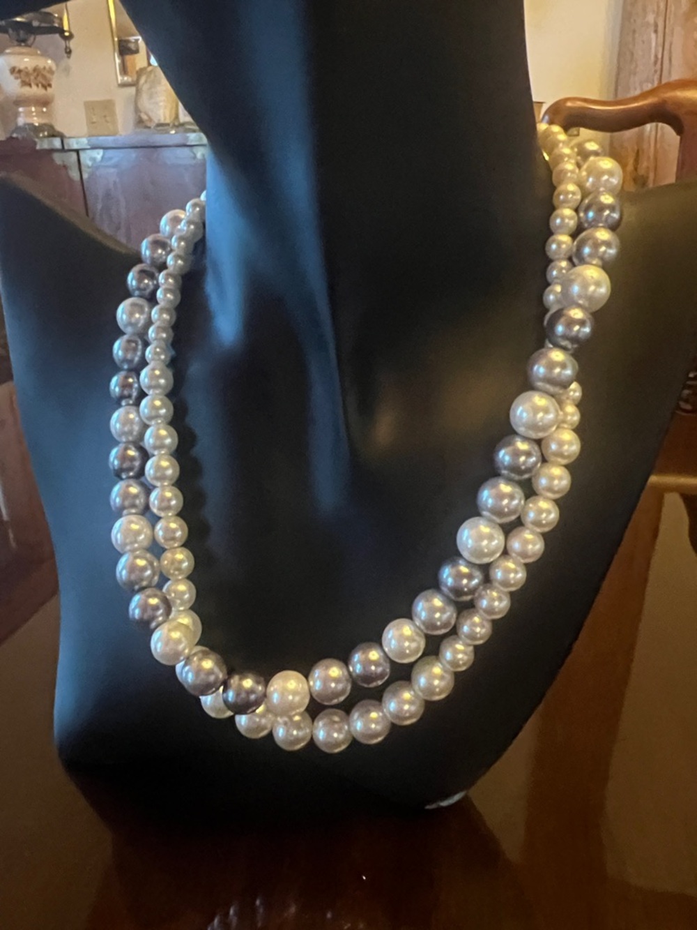 Elegant Two-Pearl Necklace in Iridescent White and Silver